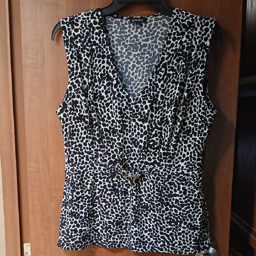 Nine West Black and White Sleeveless Fitted Blouse